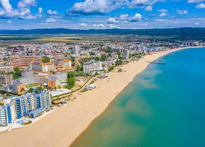 Juli Sluneční pobřeží