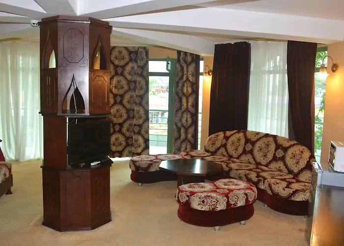 Juli Sluneční pobřeží