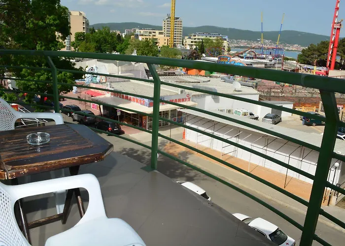 Juli Sluneční pobřeží