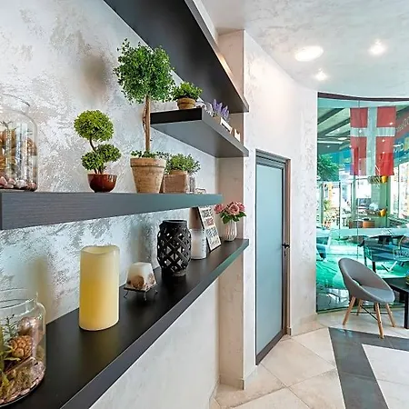 Juli Hotel 3*