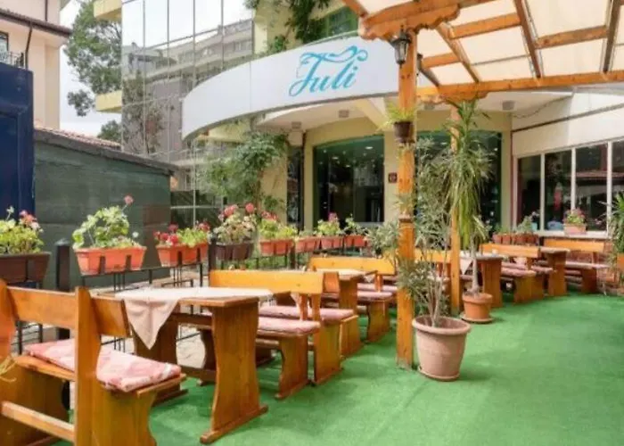 מלון Juli סאני ביץ'