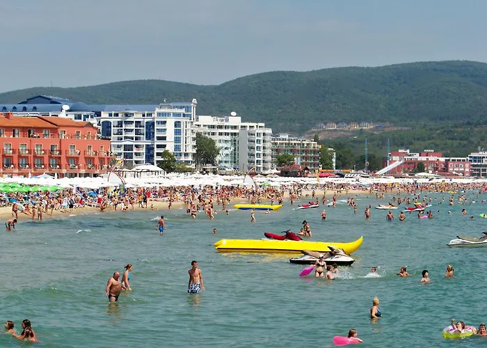 Juli 3* סאני ביץ'