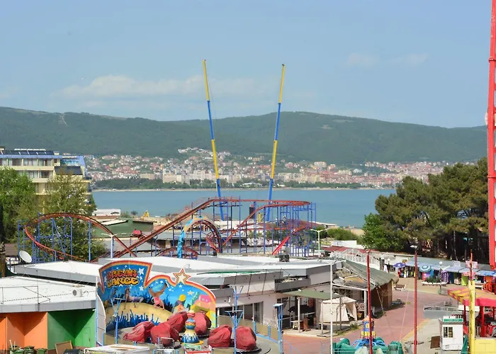 Juli 3* סאני ביץ'